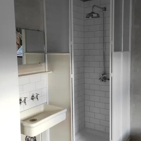 La Maison Vienvenue - Bike, Hike And Meet Alike Bed & Breakfast