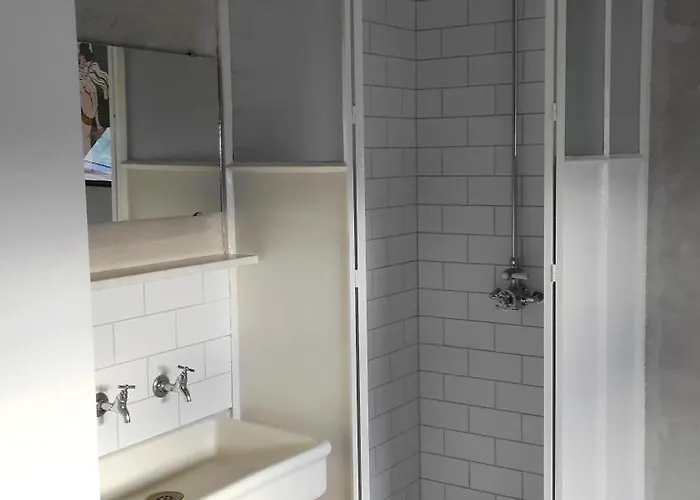 La Maison Vienvenue - Bike, Hike And Meet Alike Bed & Breakfast