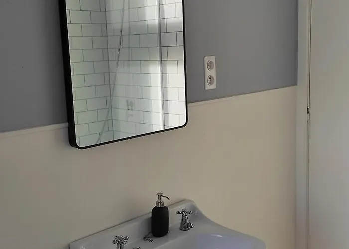 La Maison Vienvenue - Bike, Hike And Meet Alike Bed & Breakfast